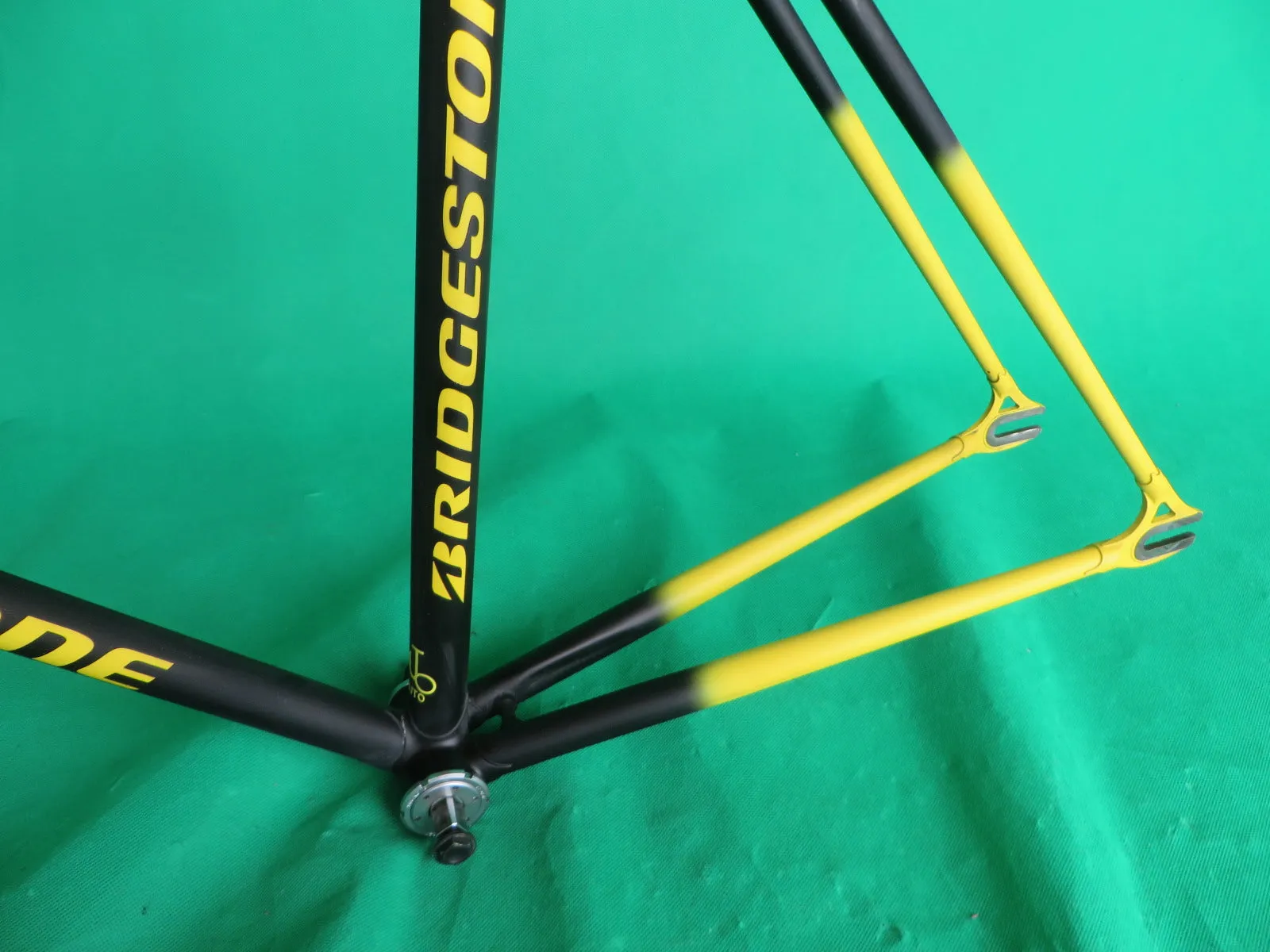 Bridgestone // Matte Black / Yellow Fade // 50.5cm