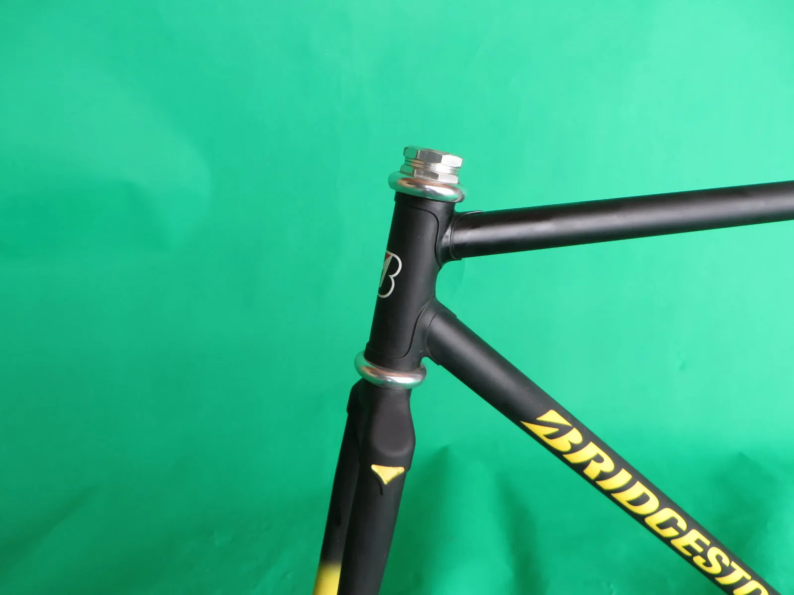 Bridgestone // Matte Black / Yellow Fade // 50.5cm