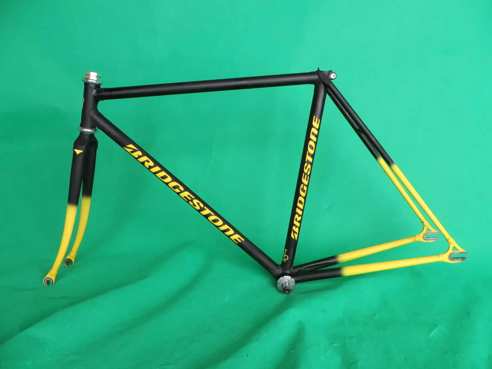 Bridgestone // Matte Black / Yellow Fade // 50.5cm