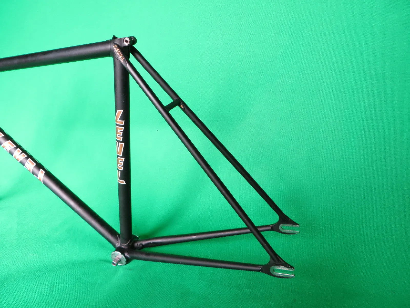 LEVEL | matte black | 2013 | 50.5cm